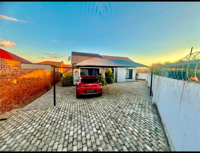 2 BEDROOM HOUSE FOR SALE IN PHILLIP NEL PARK